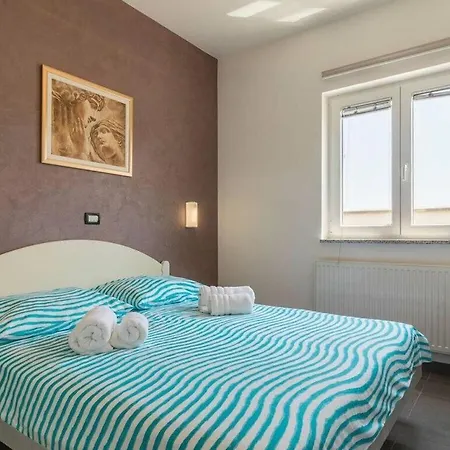 Nicol 200m Beach Villa