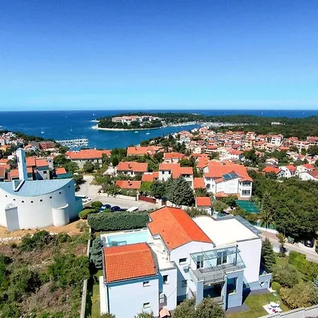 Nicol 200m Beach Villa *